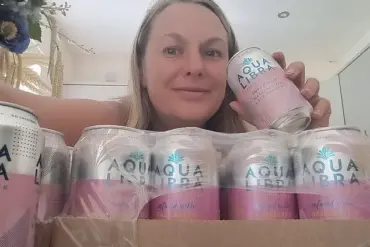 The Hidden Hack: How Fizzy Water Transformed Erica's Skin – A Secret Only a Few Know