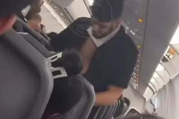 Violent Mid-Flight Attack on Frontier Airlines Flight 4856 Leaves Passenger Charged with Assault