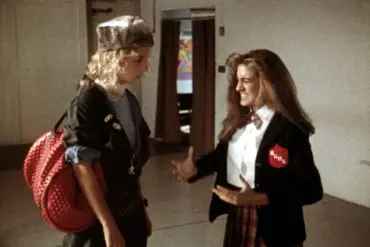 Violet Sky's 1980s Obsession: A Polarizing Journey Through Nostalgia