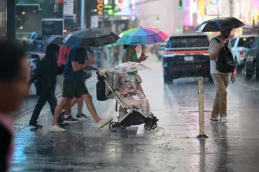 Late-Breaking: Storm Worsens, Thousands Without Power as Travel Chaos Escalates in Northeast