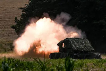 Late-Breaking: Veterinarian Turned Tank Commander Honored for Heroism in Ukraine's Ongoing Conflict