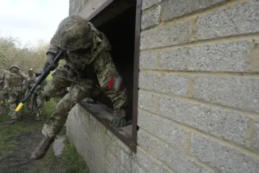 Russian Forces Advance in Donetsk Village as Civilians and Mercenaries Hide