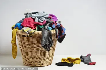 Shocking Discovery: Deep Cleaning Reveals Hidden Filth in Activewear