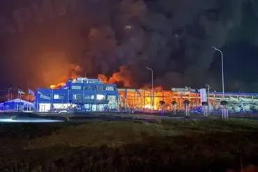 Ukrainian Officials: Fire in Mukachevo Caused by Missile and Drone Attacks Amid Escalating Conflict