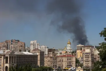 Explosions Heard in Kyiv as Anti-Air Defenses Activate in Capital